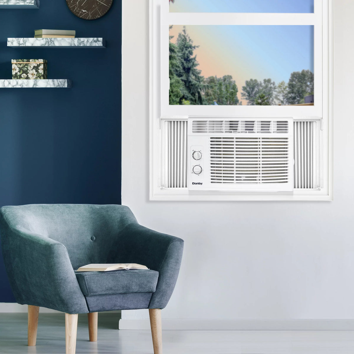 5000 BTU White Window AC J13193