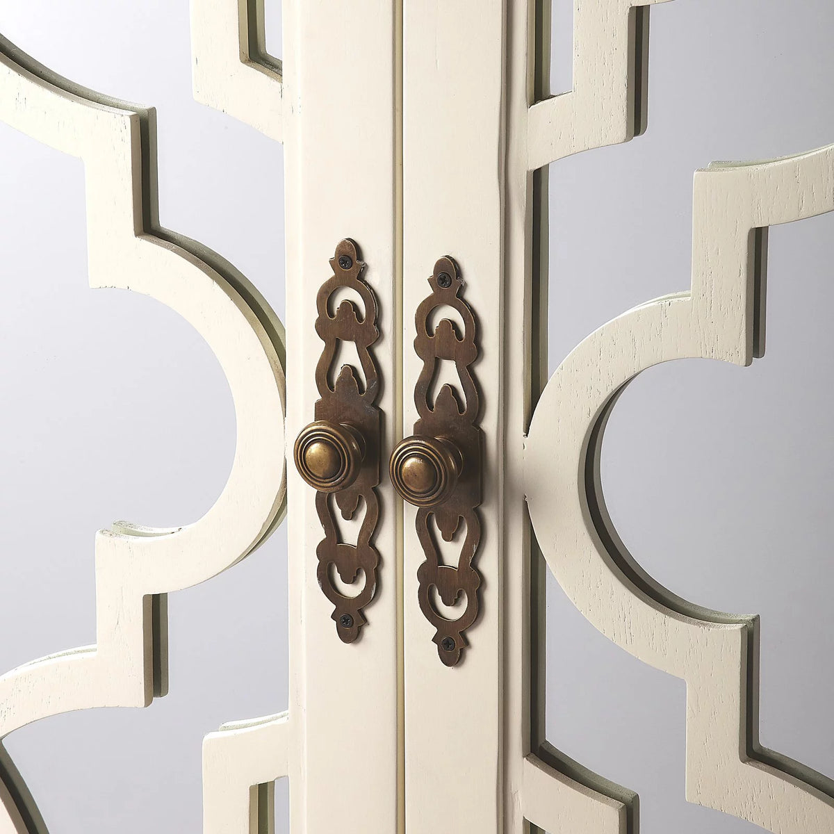 Mirrored China Cabinet B366071