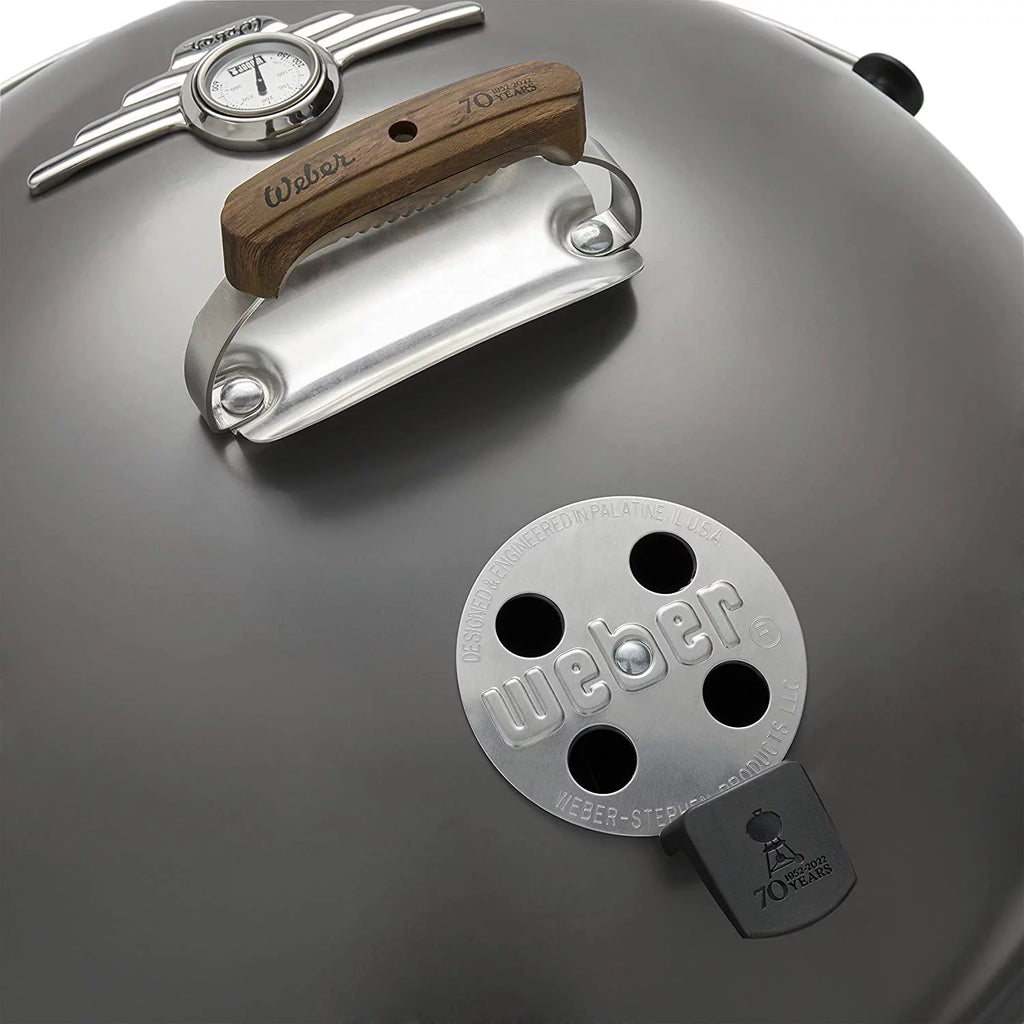 22 in. Kettle Charcoal Grill U689