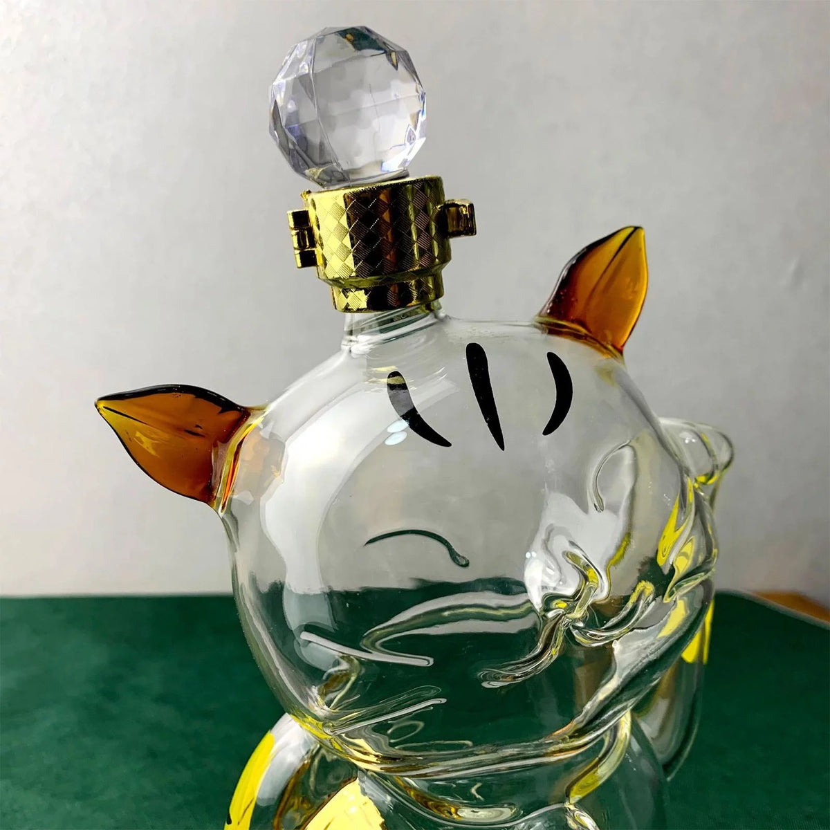 Cat Shaped Glass Decanter with Airtight Stopper A243