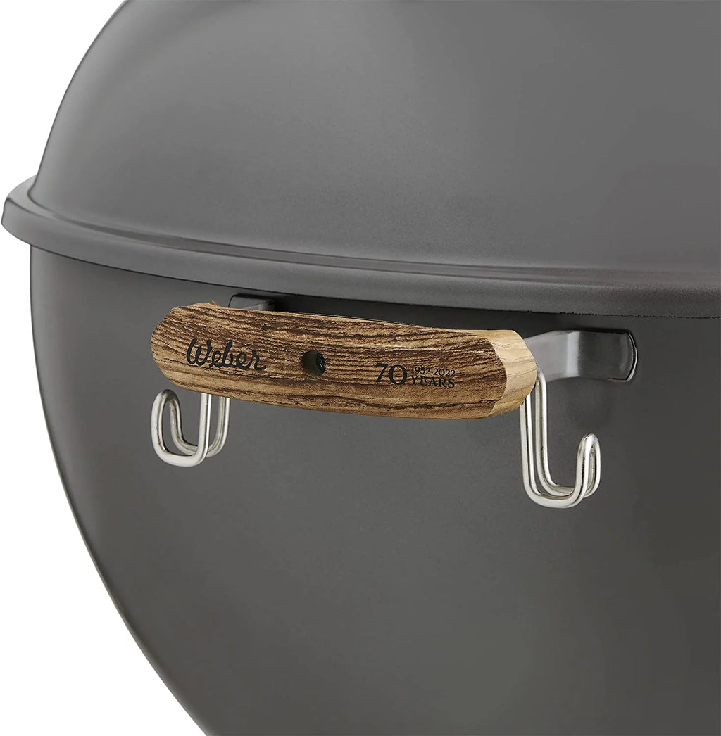 22 in. Kettle Charcoal Grill U689